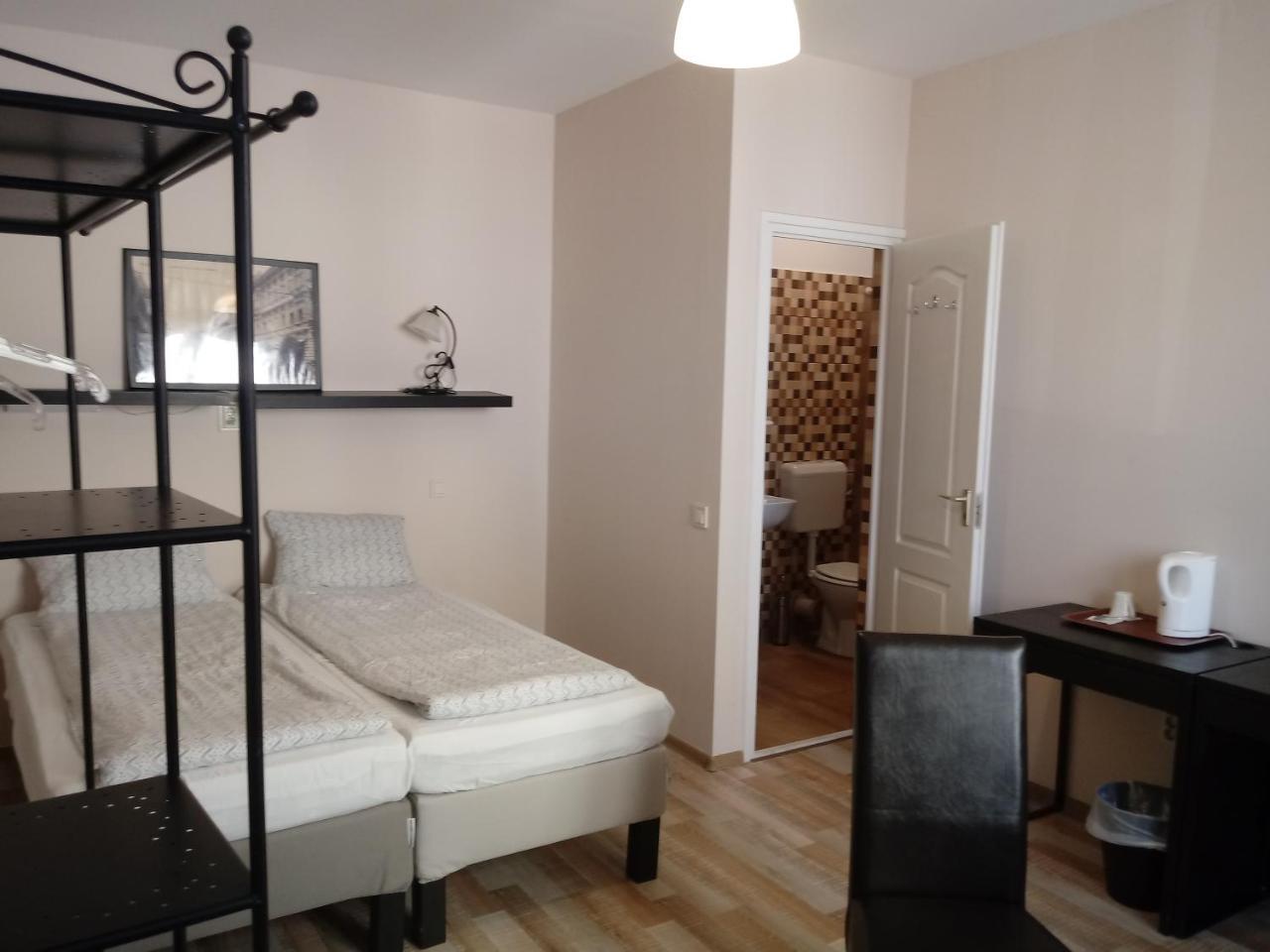 미슈콜츠 Promenade Panzio B&B 외부 사진