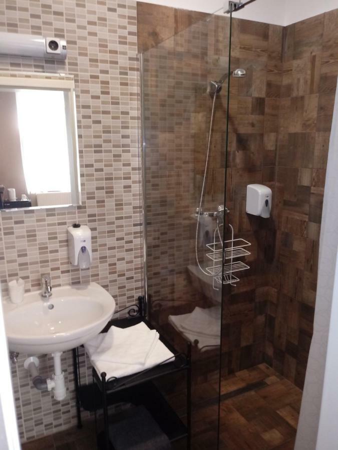 미슈콜츠 Promenade Panzio B&B 외부 사진