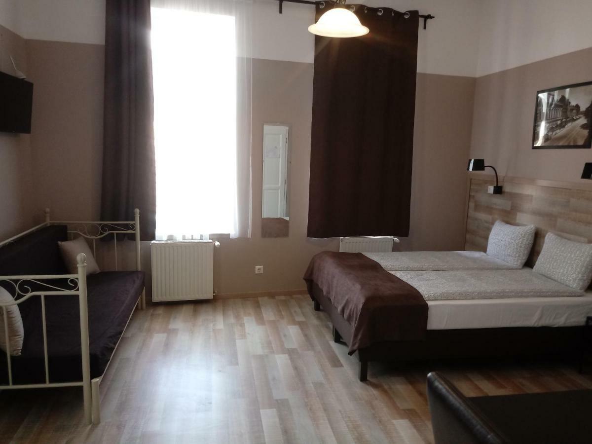 미슈콜츠 Promenade Panzio B&B 외부 사진