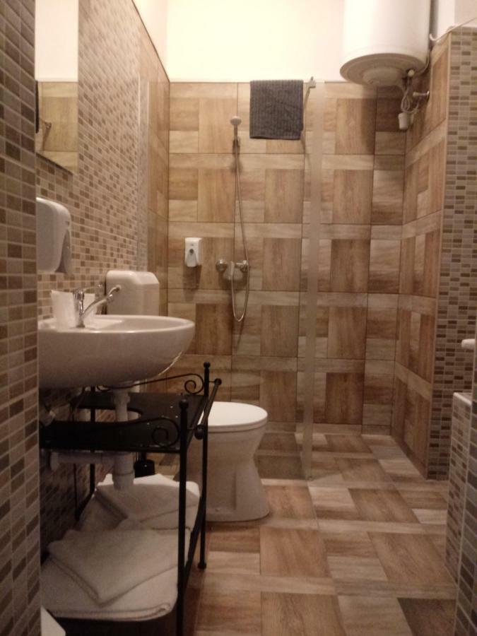 미슈콜츠 Promenade Panzio B&B 외부 사진