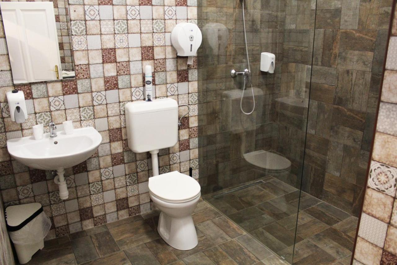 미슈콜츠 Promenade Panzio B&B 외부 사진
